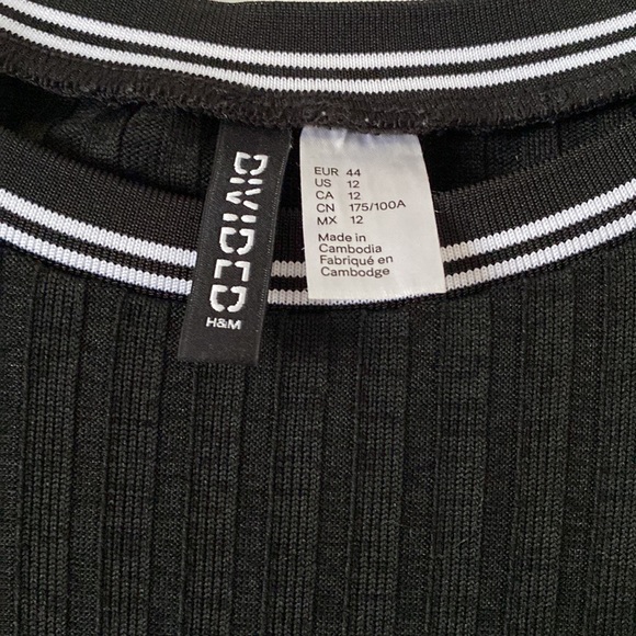 Ringer Bodycon Dress🤍🖤 - Picture 3 of 3